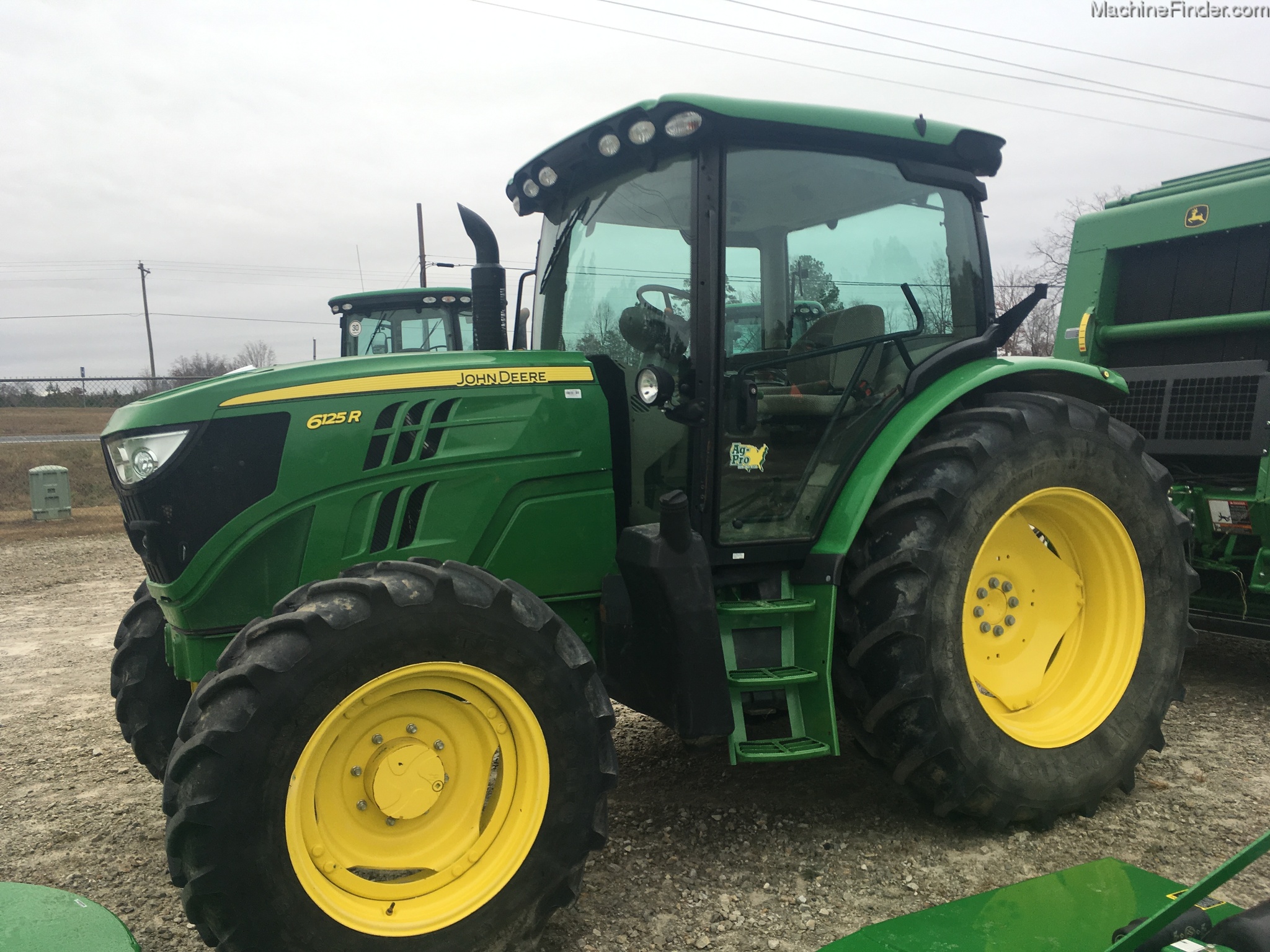2015 John Deere 6125R Image 1
