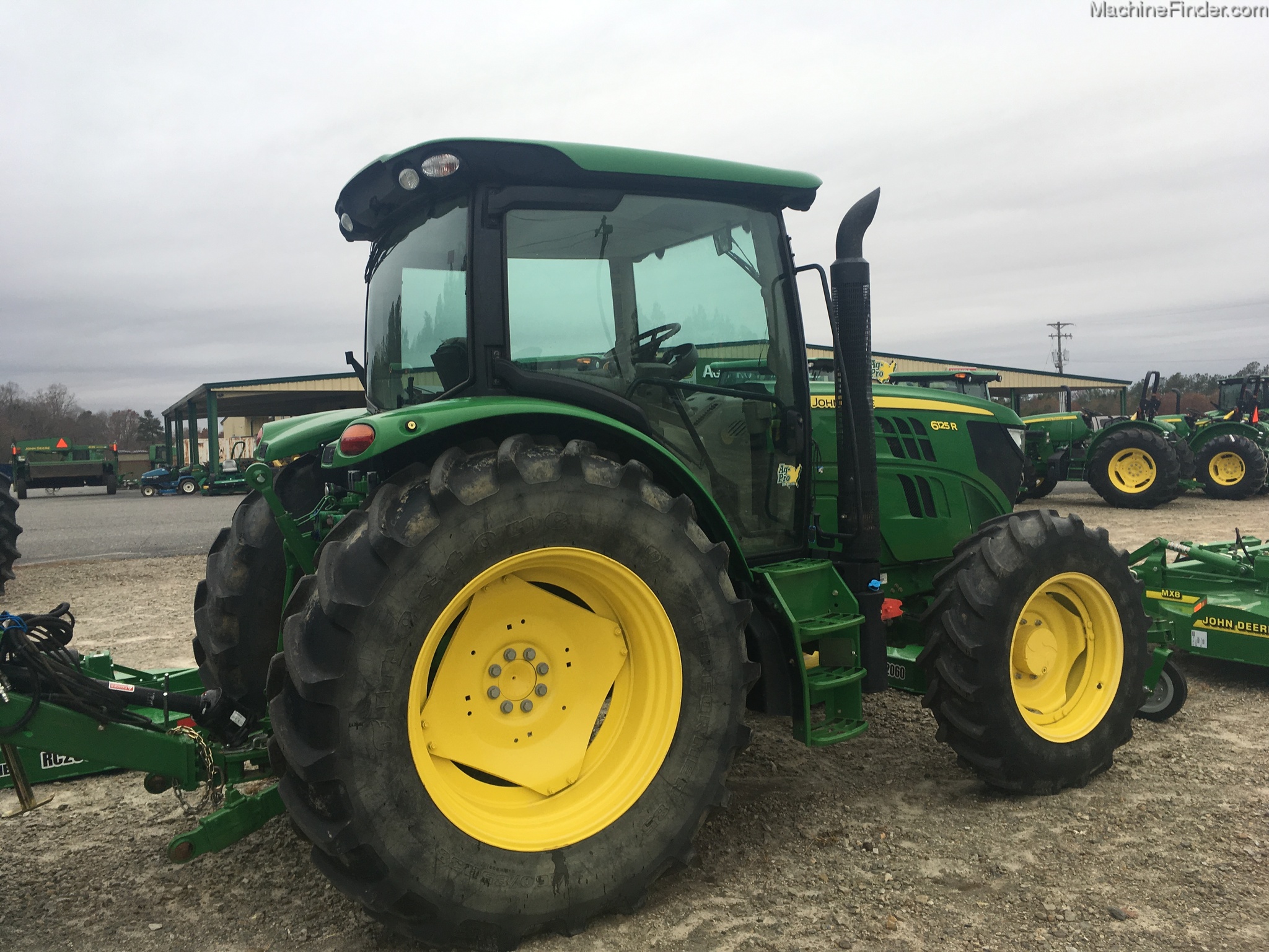 2015 John Deere 6125R Image 4