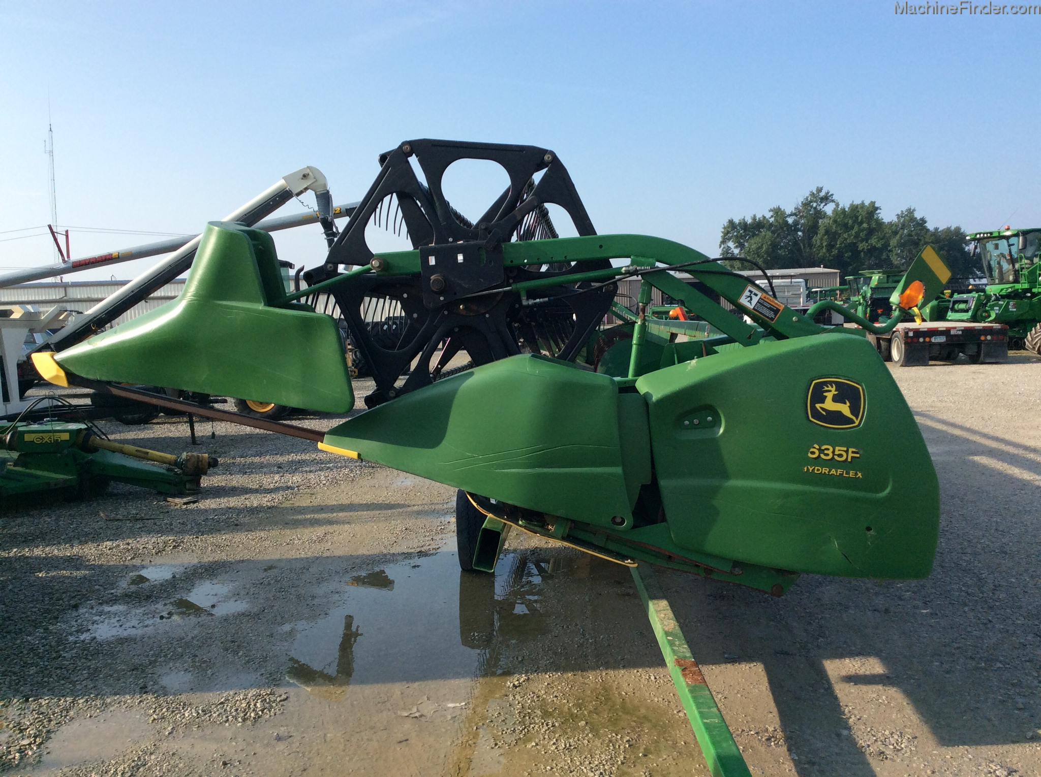 2004 John Deere 635F Image 2