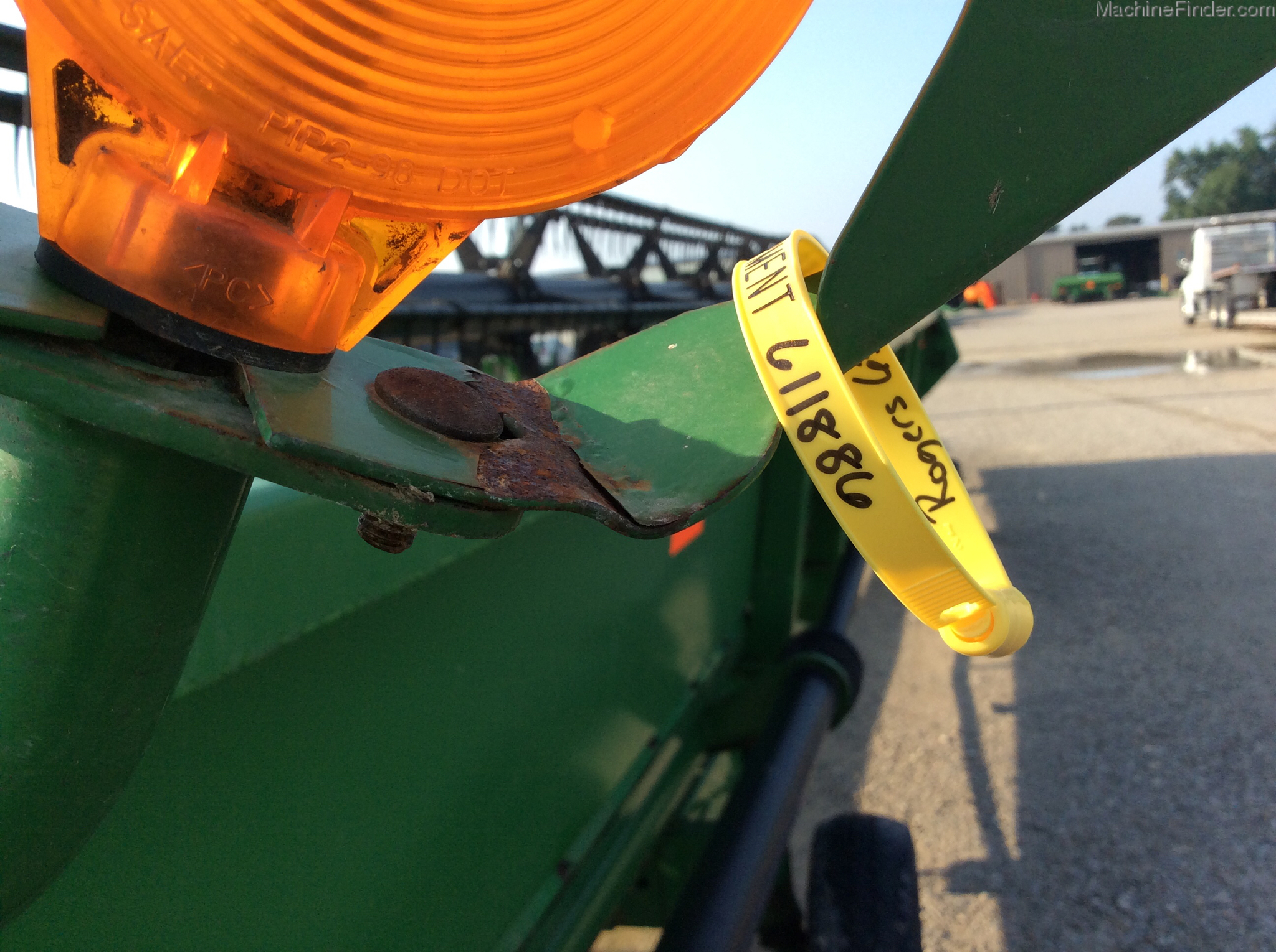 2004 John Deere 635F Image 17