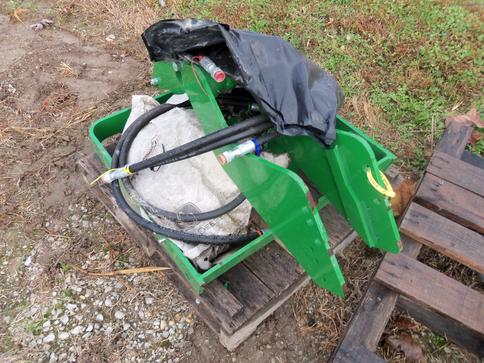 2012 John Deere HOOD GAURD Image 1