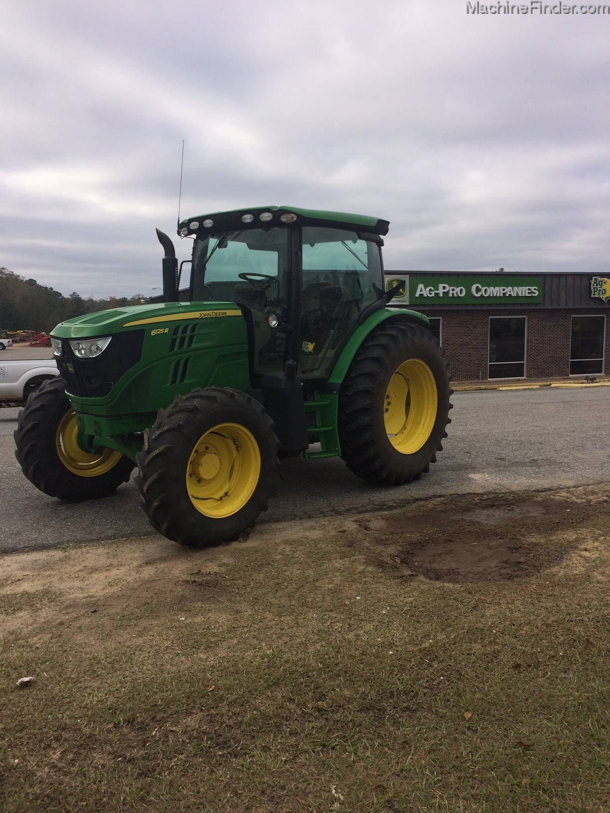 2013 John Deere 6125R Image 1