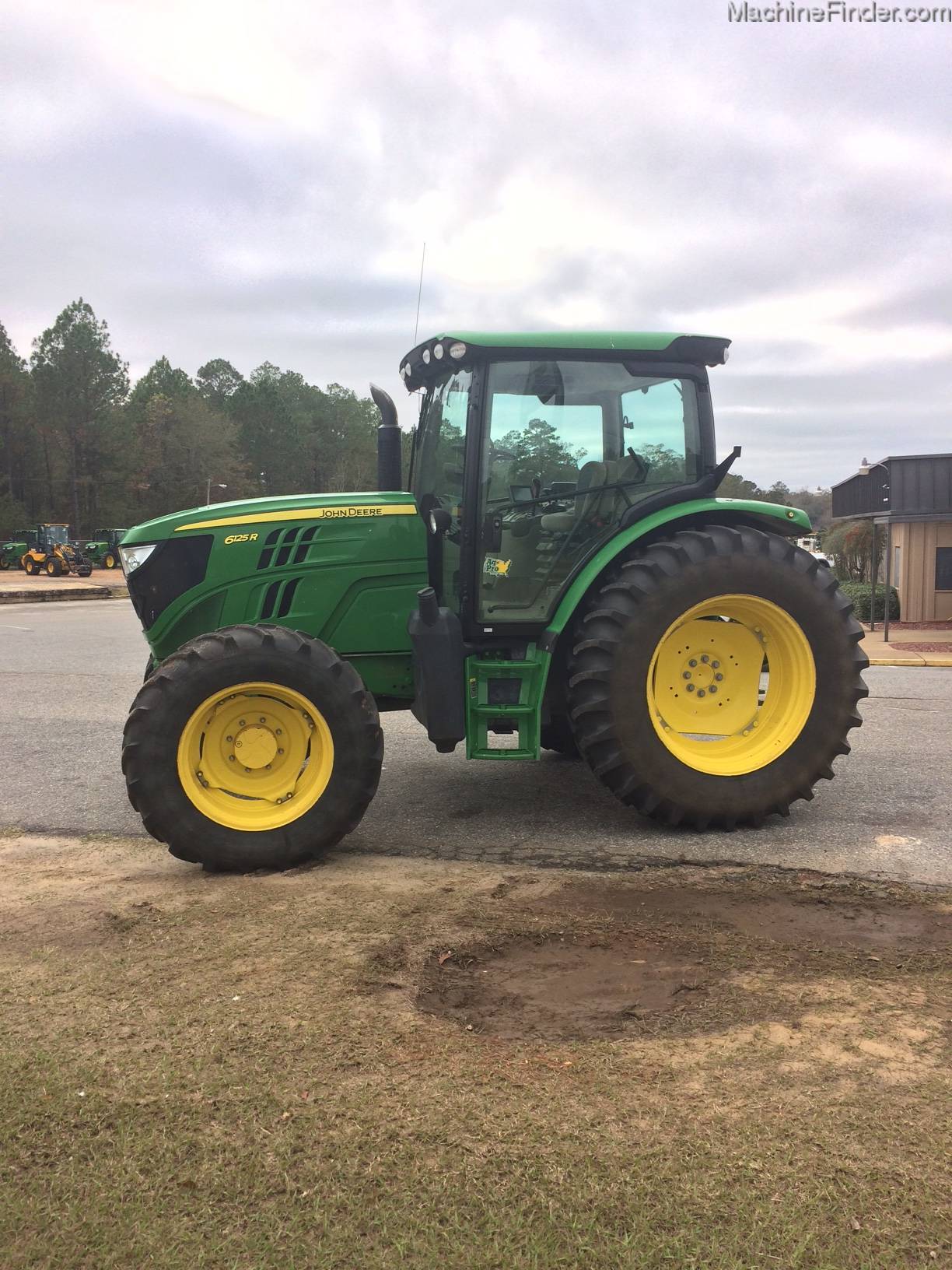 2013 John Deere 6125R Image 2