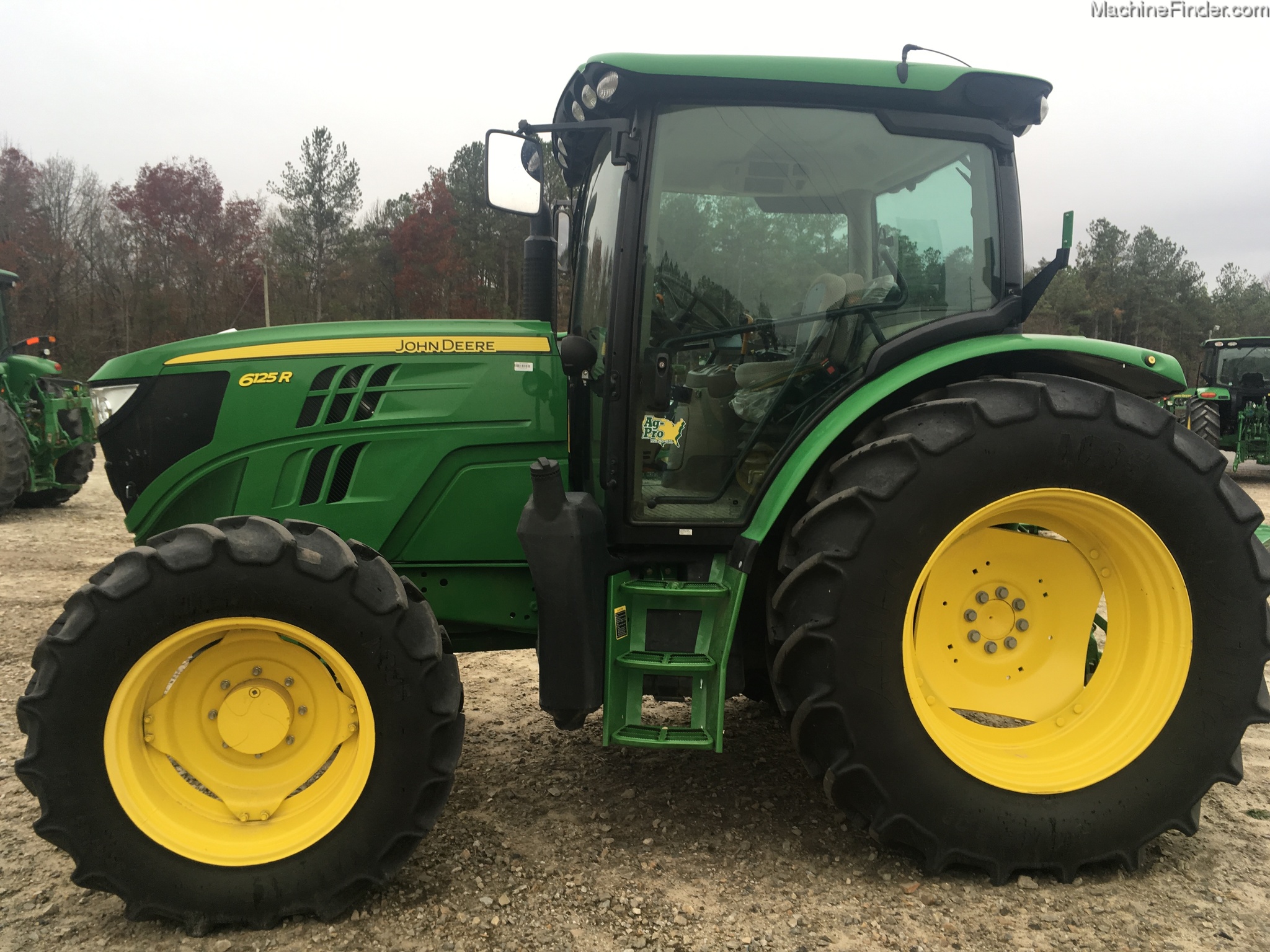 2015 John Deere 6125R Image 1