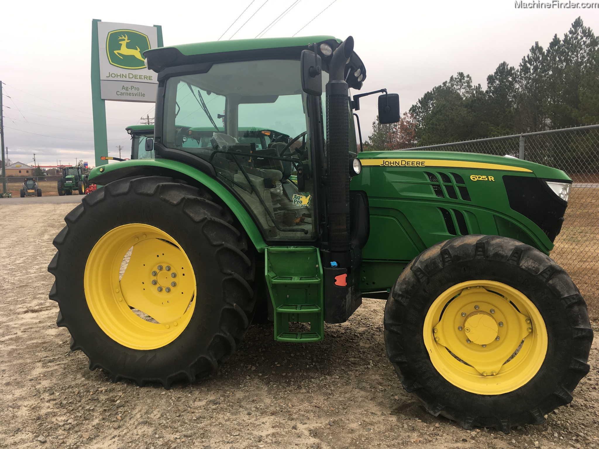 2015 John Deere 6125R Image 3