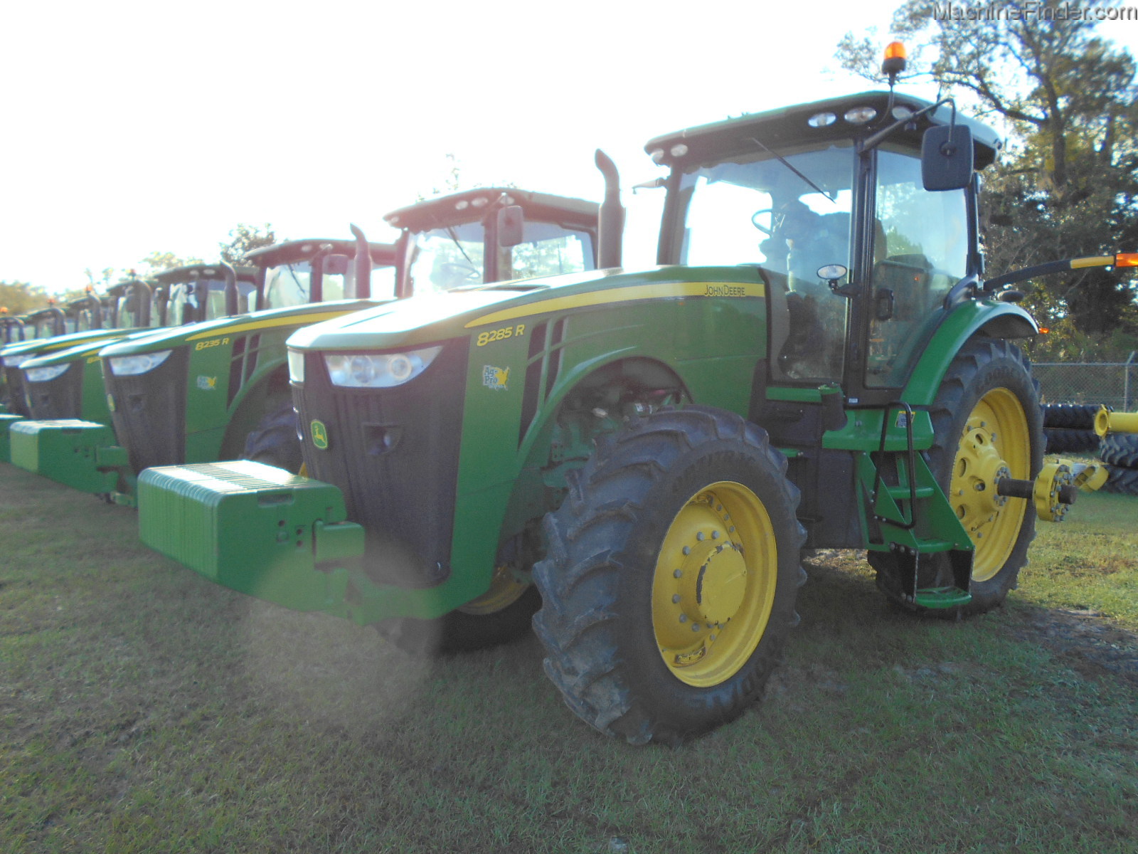 2014 John Deere 8285R Image 2