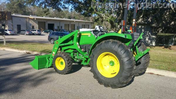 2020 John Deere 4044M Image 2