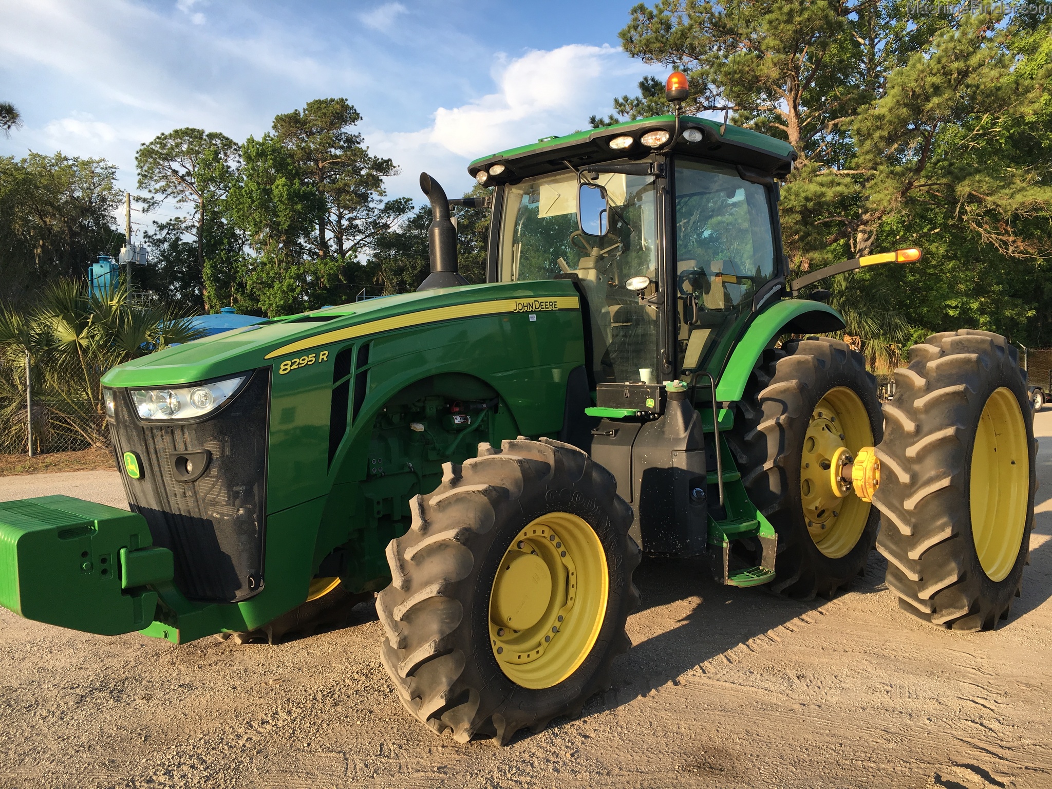 2015 John Deere 8295R Image 1