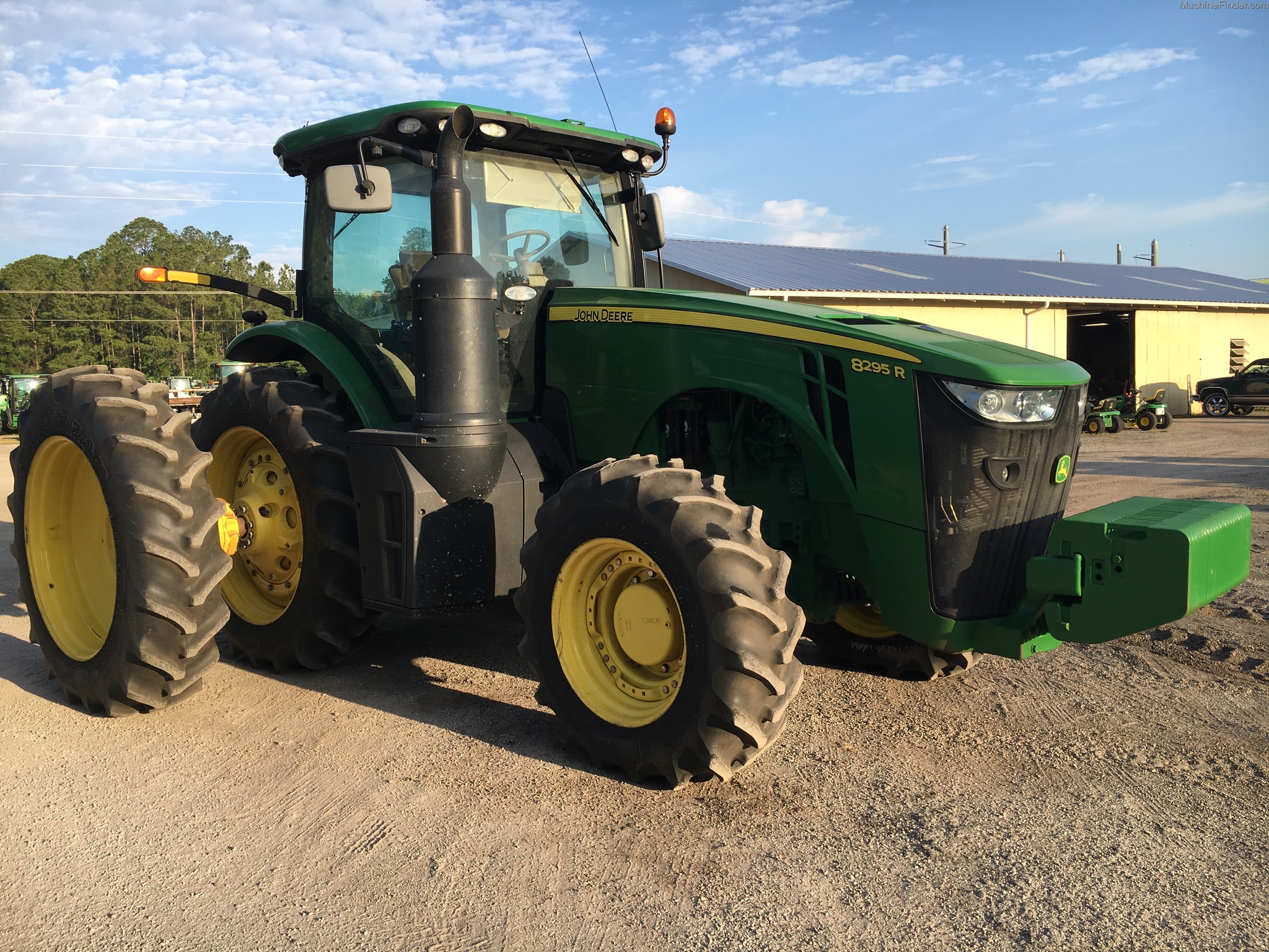 2015 John Deere 8295R Image 4