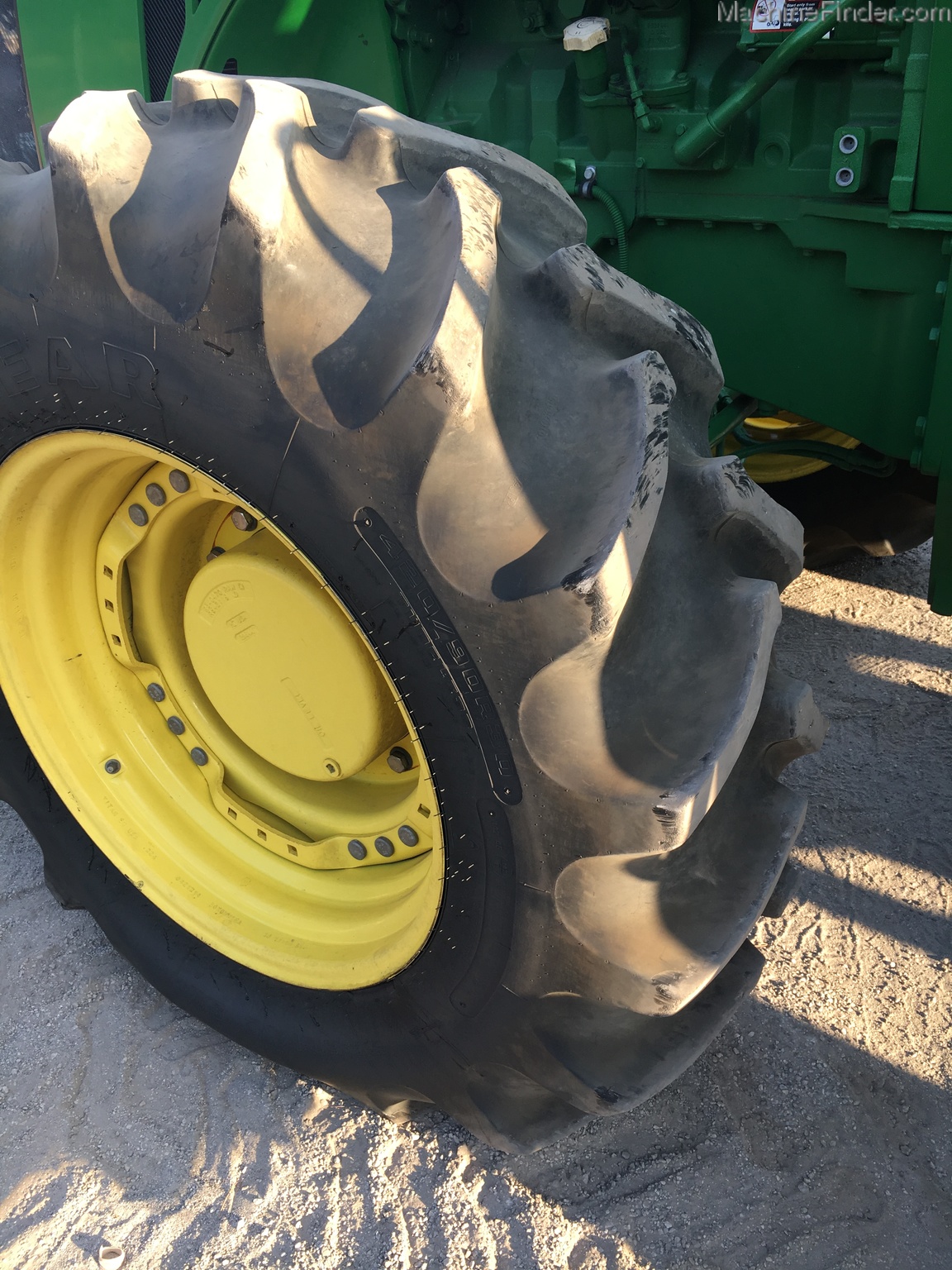 2015 John Deere 8295R Image 11