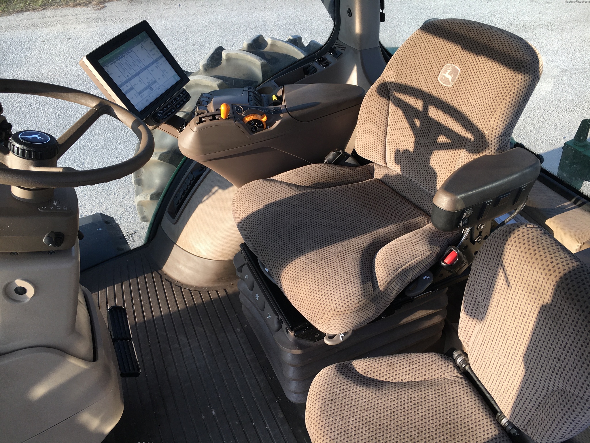 2015 John Deere 8295R Image 2