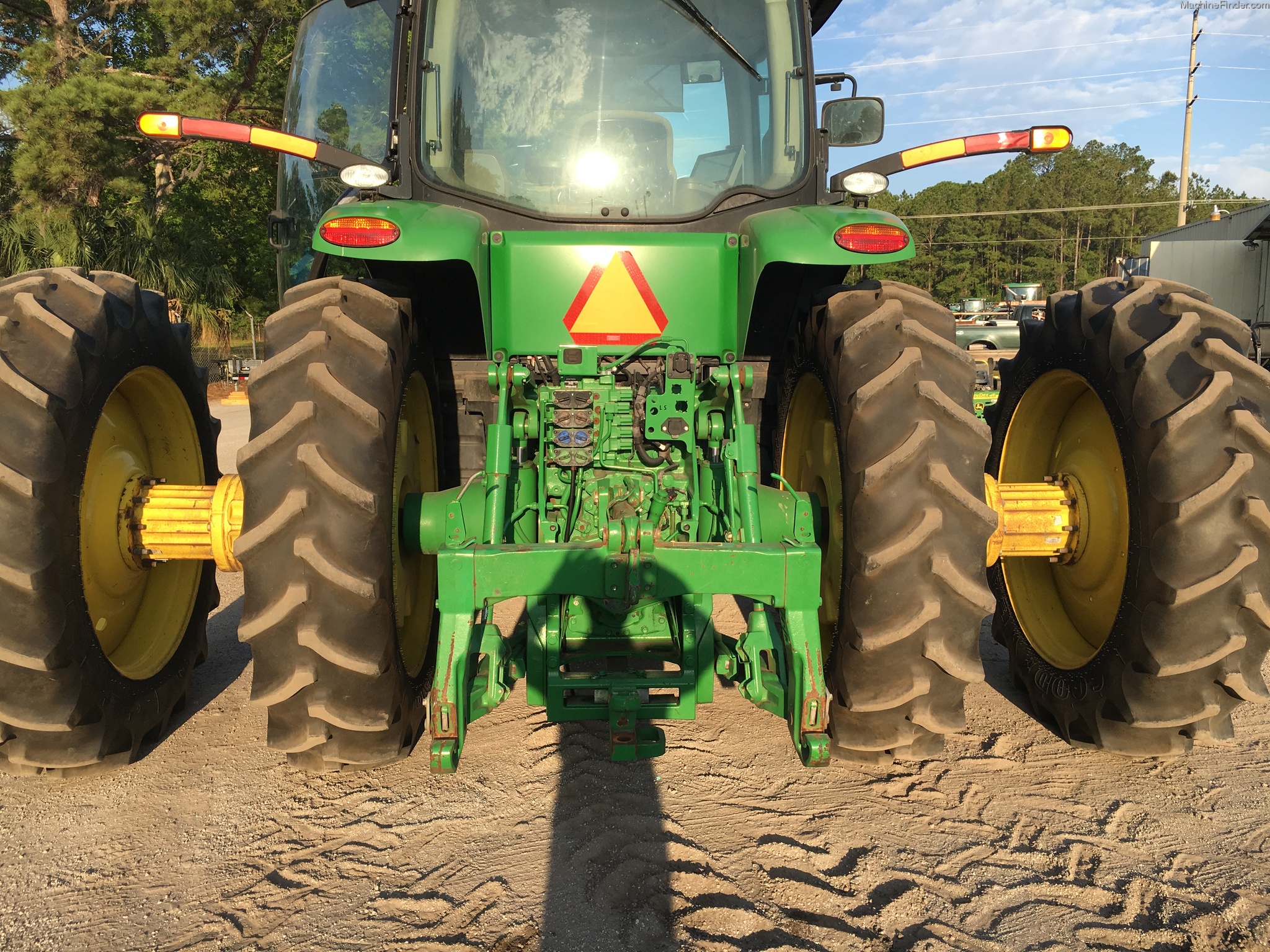 2015 John Deere 8295R Image 8