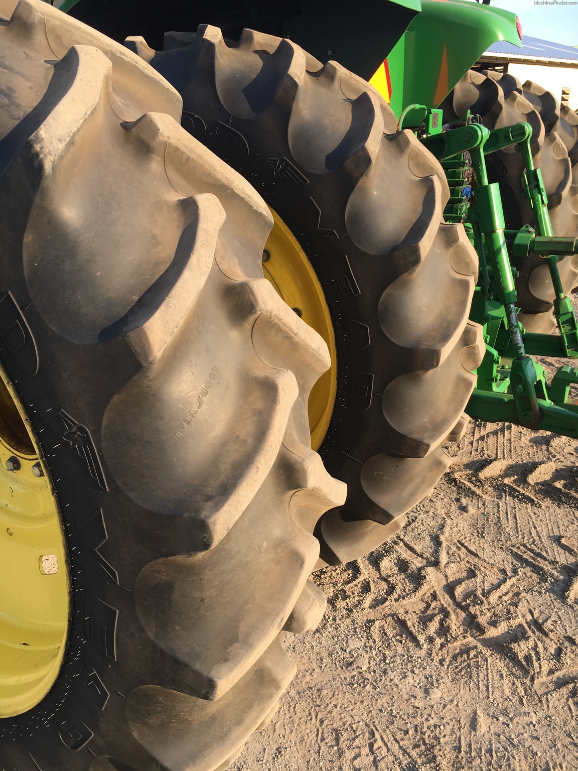 2015 John Deere 8295R Image 10