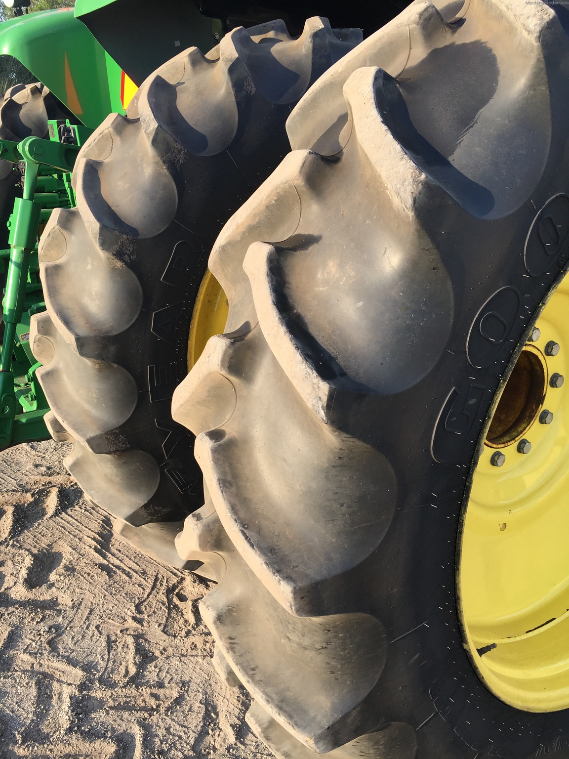 2015 John Deere 8295R Image 13