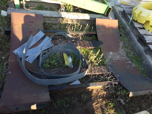 2000 Deere Attachments 500 Gallon Cradle Image 1