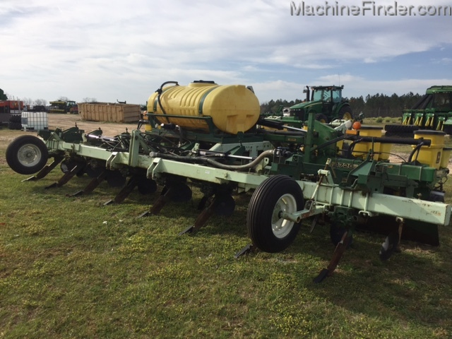 1996 John Deere 1720 Image 1