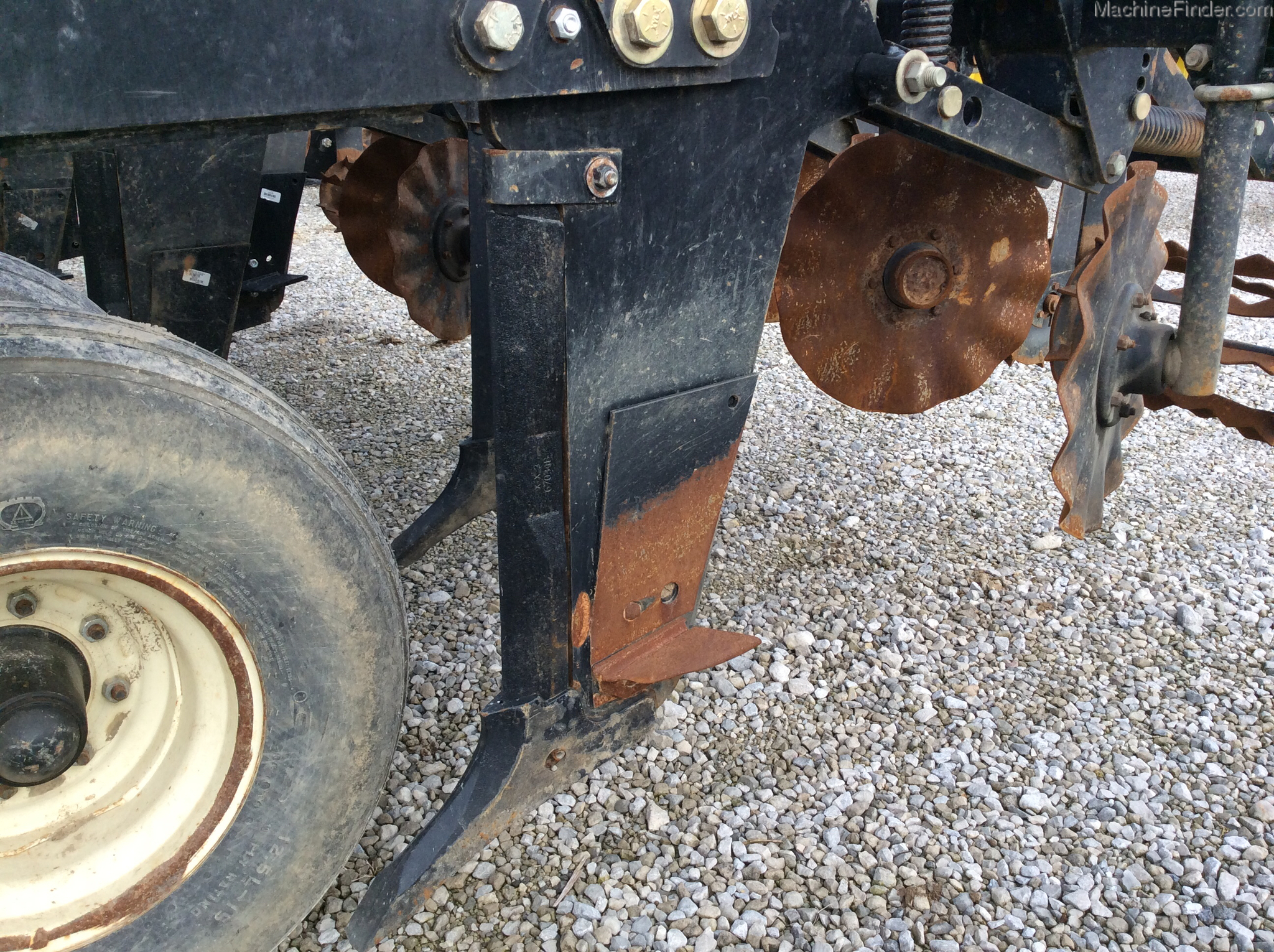 2013 Unverferth 1220 Image 9